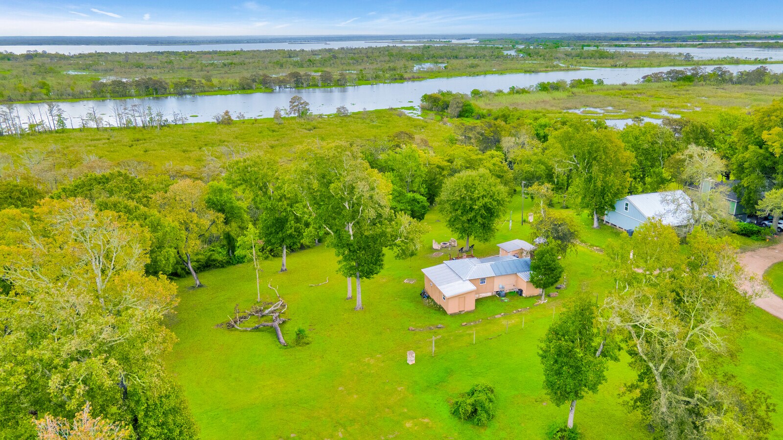 383 Lazy River Ln, Baytown, TX 77523