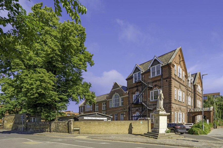 Darnley Rd, Gravesend for sale - Building Photo - Image 3 of 34