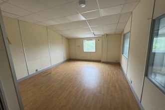 Warpsgrove Ln, Chalgrove for lease Interior Photo- Image 2 of 2