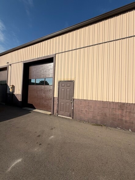 4621-4645 Freedom Dr, Ann Arbor, MI for lease - Building Photo - Image 2 of 8