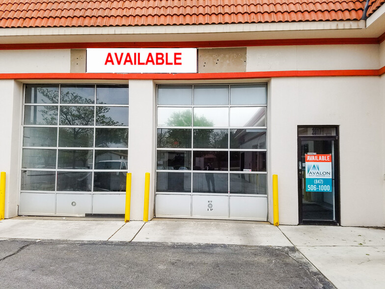 2015-2021 Bloomingdale Rd, Glendale Heights, IL for lease - Building Photo - Image 1 of 4