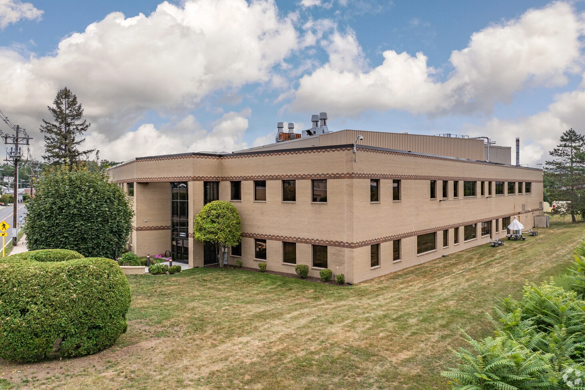 8 Casper St, Danbury, CT for sale Primary Photo- Image 1 of 1