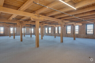 924 W 19th Pl, Chicago, IL for lease Interior Photo- Image 2 of 6