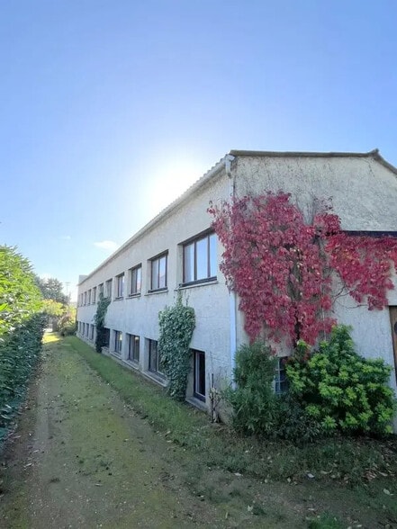 Flex in Achères for sale - Building Photo - Image 1 of 11