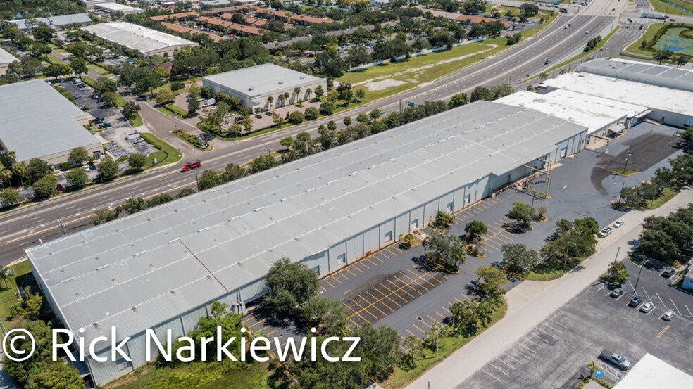 6750 N Bryan Dairy Rd, Seminole, FL for lease - Building Photo - Image 2 of 10