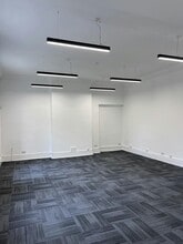 Elmete Ln, Leeds for lease Interior Photo- Image 2 of 6