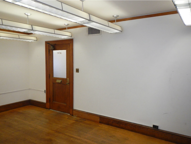 519 Commercial Ave, Anacortes, WA for lease - Interior Photo - Image 3 of 5