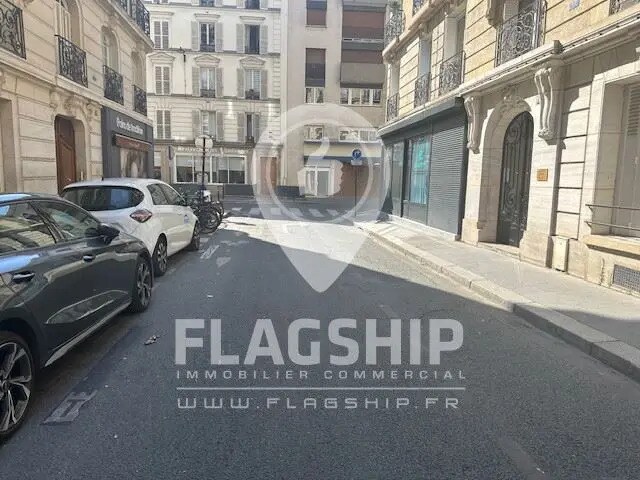 Retail in Paris for lease - Building Photo - Image 2 of 2