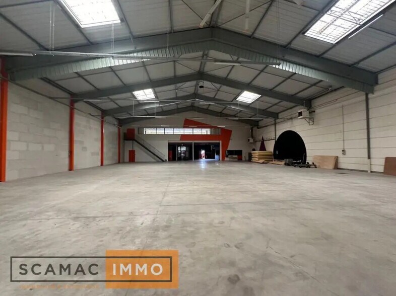 Industrial in Port-de-Bouc for lease - Interior Photo - Image 2 of 4