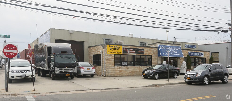 648-656 Main St, Westbury, NY for sale - Building Photo - Image 2 of 6