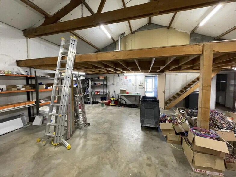 Flex in Basse-Goulaine for lease - Building Photo - Image 3 of 8