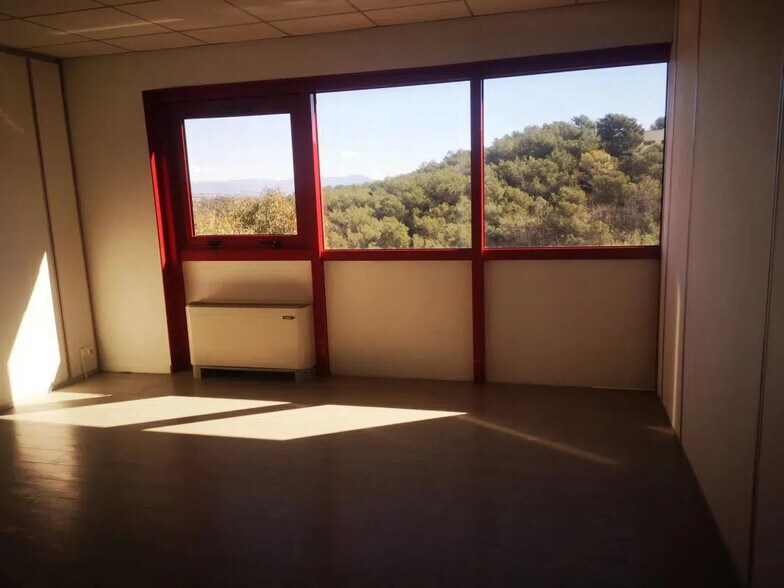 Office in Vallauris for lease - Interior Photo - Image 2 of 3