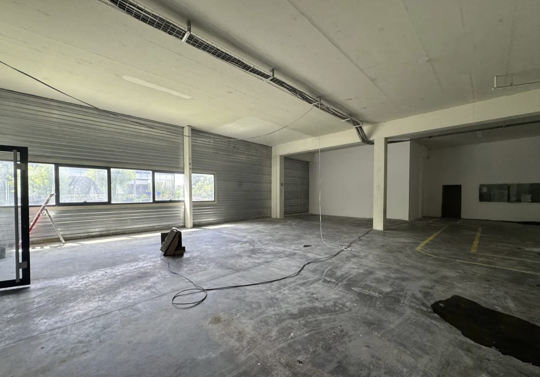 Flex in Taverny for lease Building Photo- Image 1 of 15
