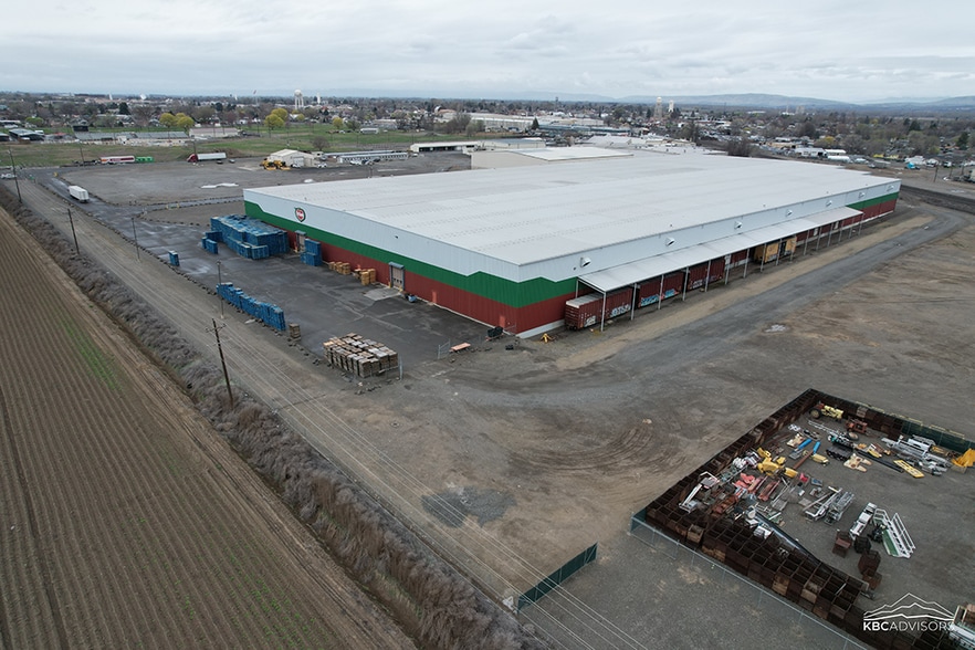 49 E 3rd Ave, Toppenish, WA for lease - Building Photo - Image 2 of 3