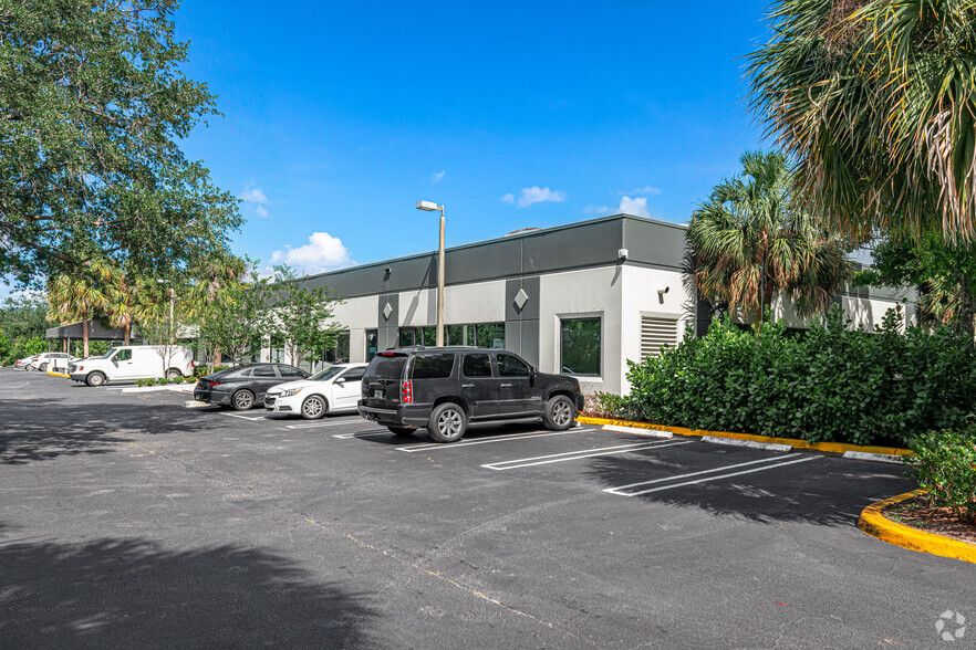 801 Northpoint Pky, West Palm Beach, FL for lease - Building Photo - Image 2 of 7