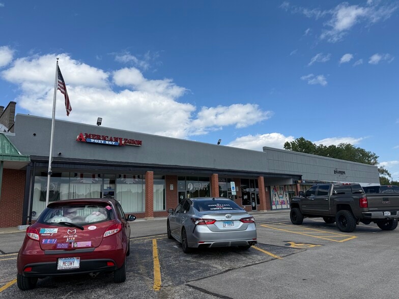 142 N Seymour Ave, Mundelein, IL for lease - Building Photo - Image 1 of 2