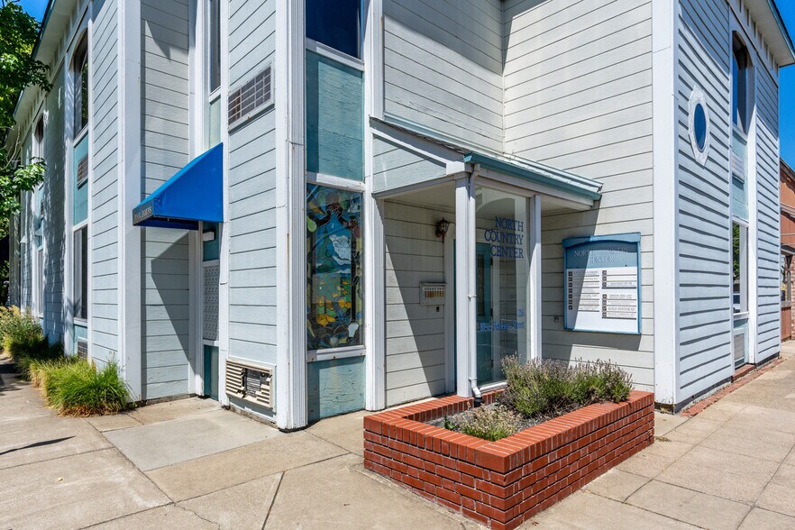 216 W Perkins St, Ukiah, CA 95482 Downtown Office Building