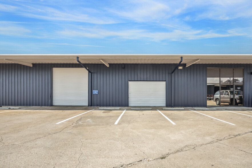 1771 Upland Dr, Houston, TX for lease - Building Photo - Image 2 of 36