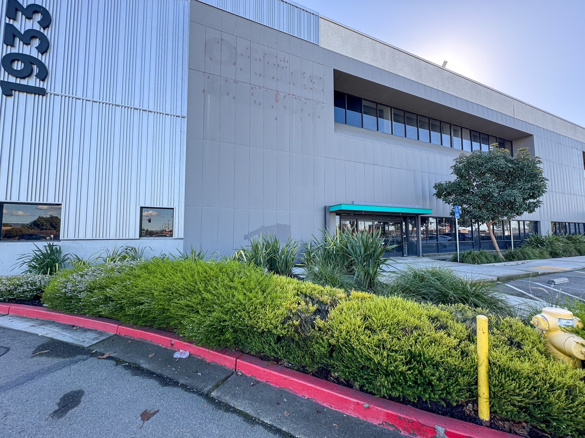 1933 Davis St, San Leandro, CA for lease Building Photo- Image 1 of 4