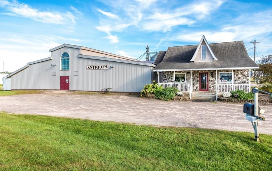 135 Interstate Rd, Hixton, WI for sale - Primary Photo - Image 1 of 1