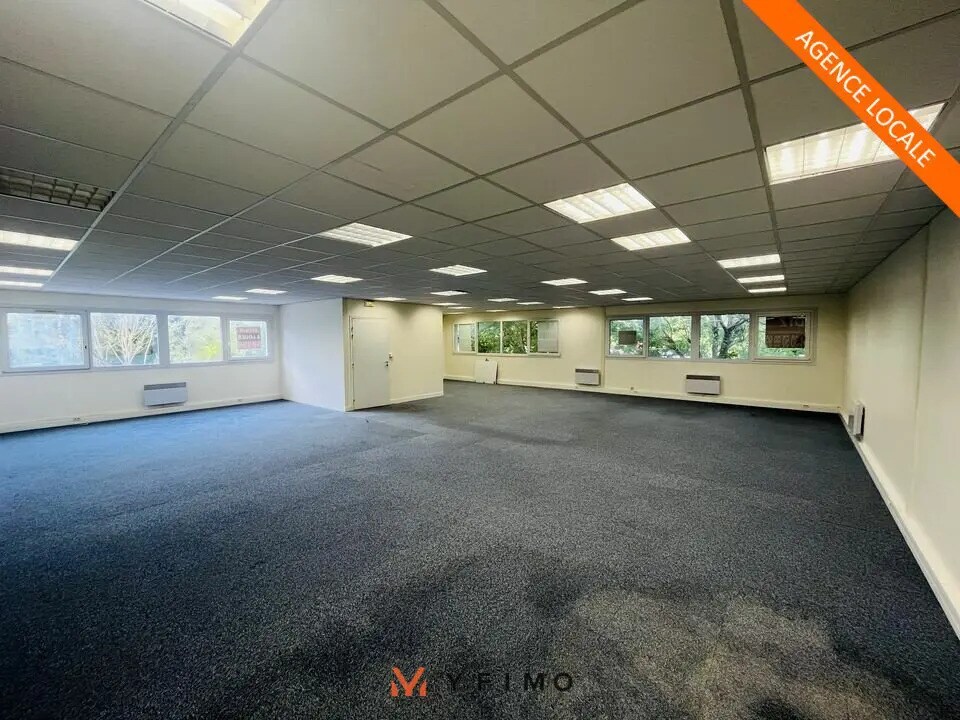 Office in Trappes for lease Interior Photo- Image 1 of 5