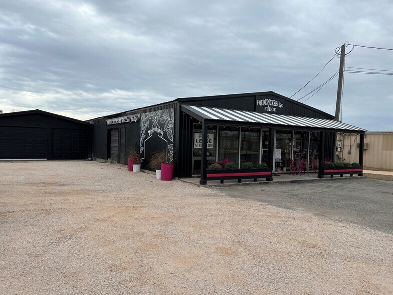 178 Industrial Loop, Fredericksburg, TX for sale - Primary Photo - Image 1 of 1