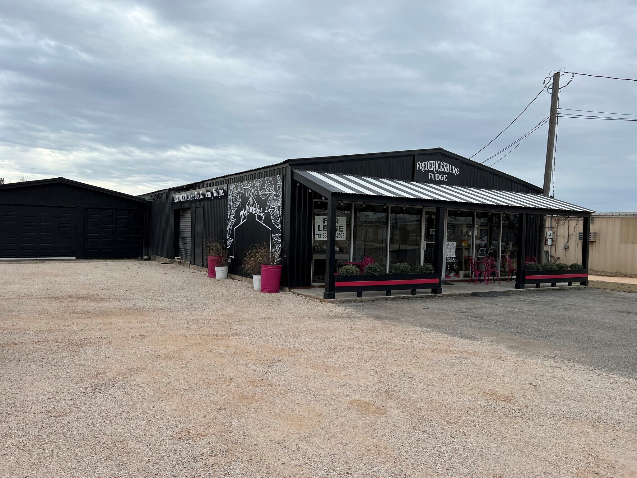 178 Industrial Loop, Fredericksburg, TX for sale Primary Photo- Image 1 of 1