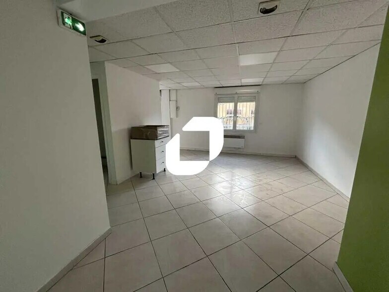 Office in Ris-Orangis for lease - Interior Photo - Image 2 of 10