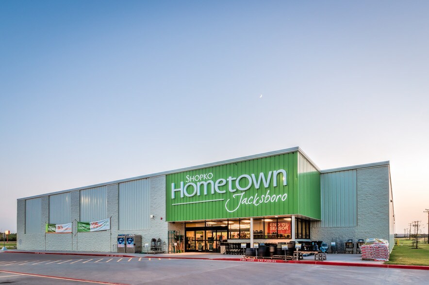 124 Lumar Dr, Jacksboro, TX for sale - Building Photo - Image 1 of 1