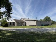 200 W Buchanan St, Carlinville IL - Warehouse