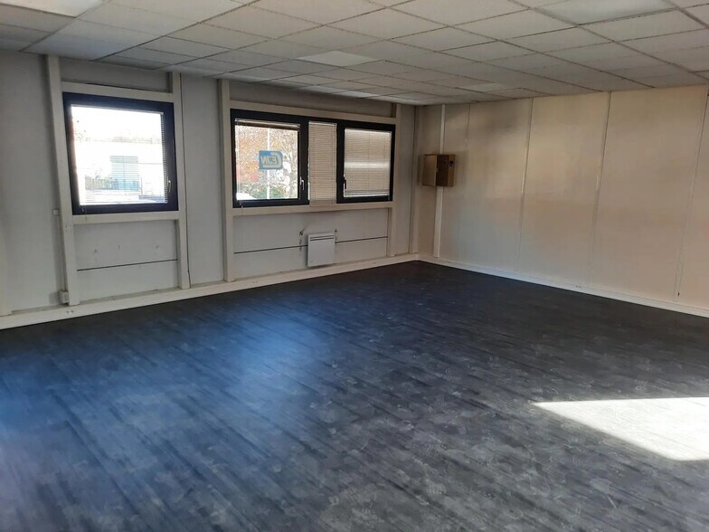 Flex in Bondoufle for lease - Building Photo - Image 3 of 3