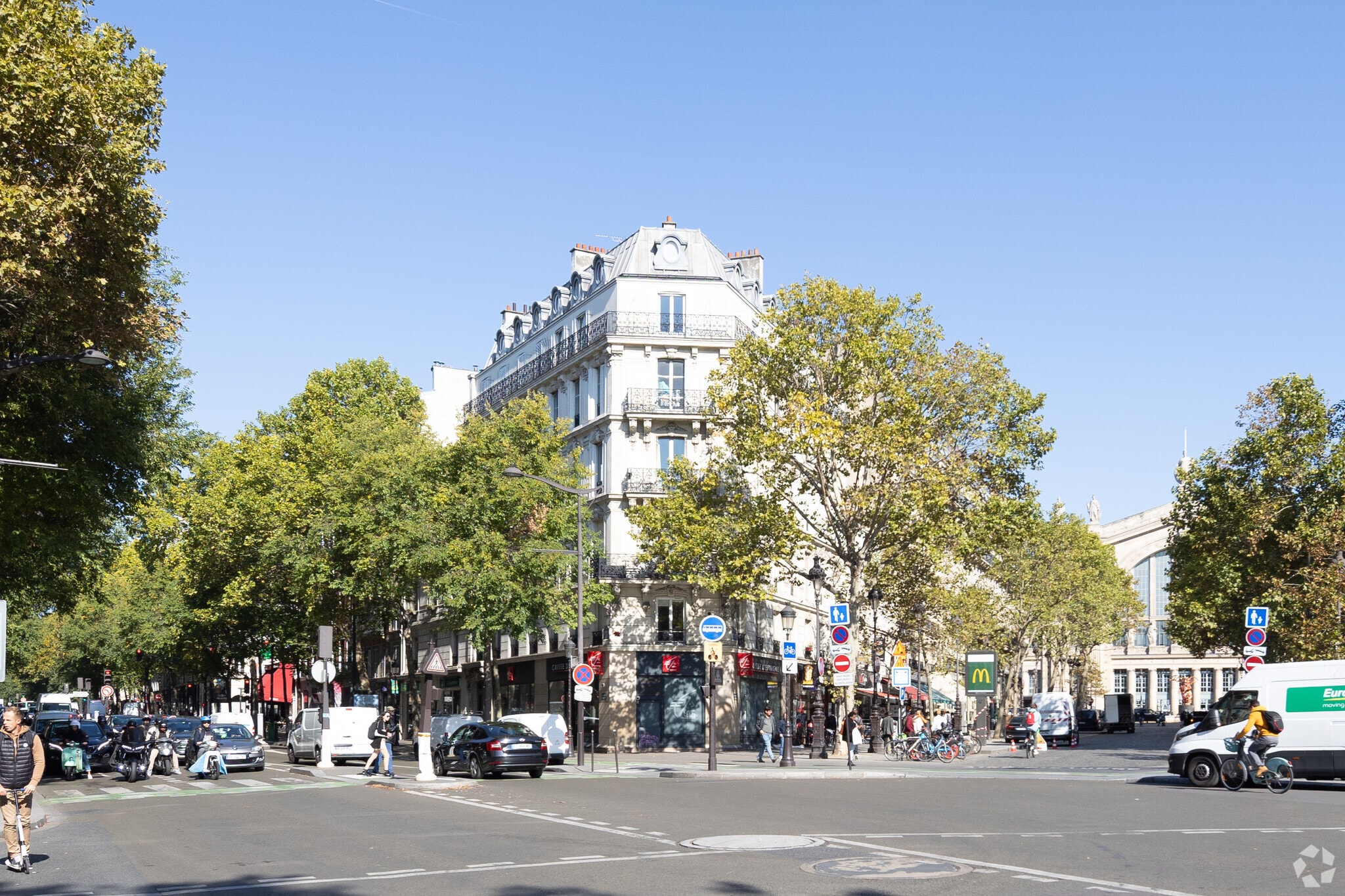 114 Boulevard De Magenta, Paris for sale Primary Photo- Image 1 of 11