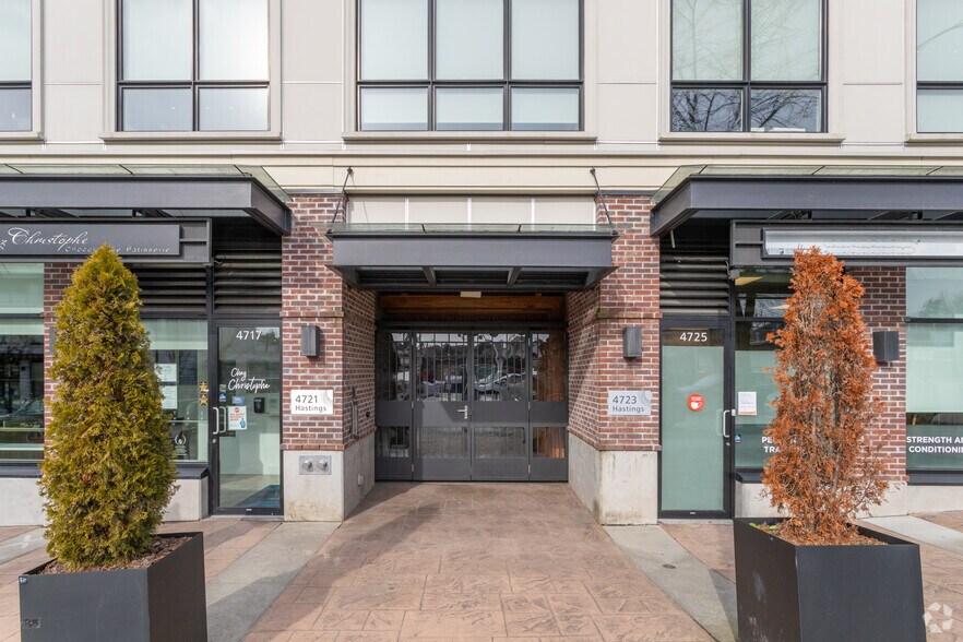 4717-4725 Hastings St, Burnaby, BC for sale - Building Photo - Image 2 of 5