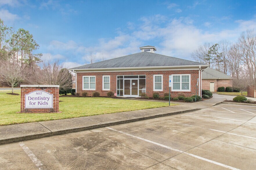 407 Meadowland Dr, Hillsborough, NC 27278