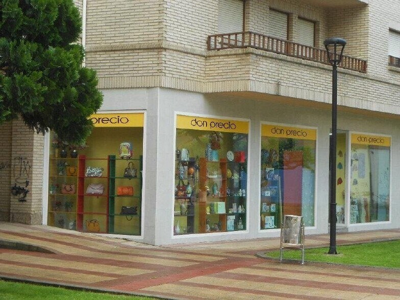 Retail in La Robla for sale - Building Photo - Image 2 of 3