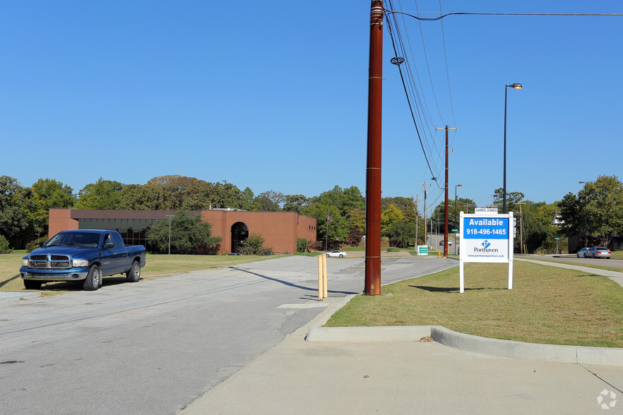 4920 S Lewis Ave, Tulsa, OK for sale - Primary Photo - Image 1 of 1