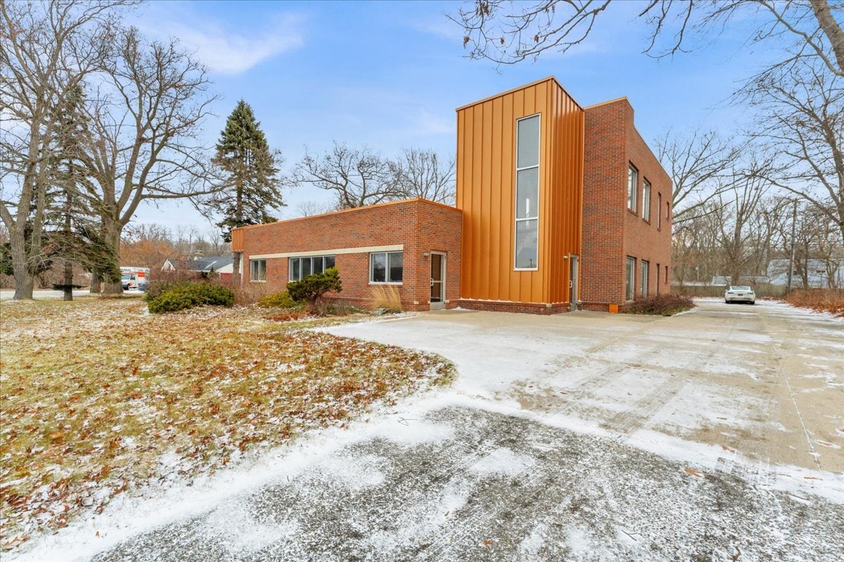 4950 24th Ave, Fort Gratiot, MI for sale Primary Photo- Image 1 of 23