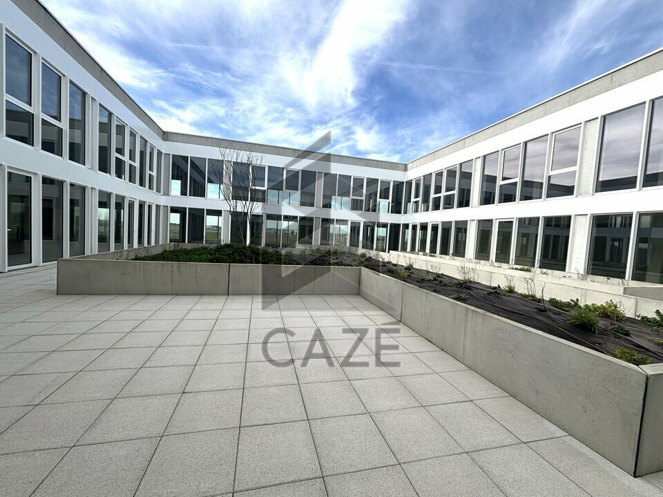 Office in Mérignac for lease Building Photo- Image 1 of 5