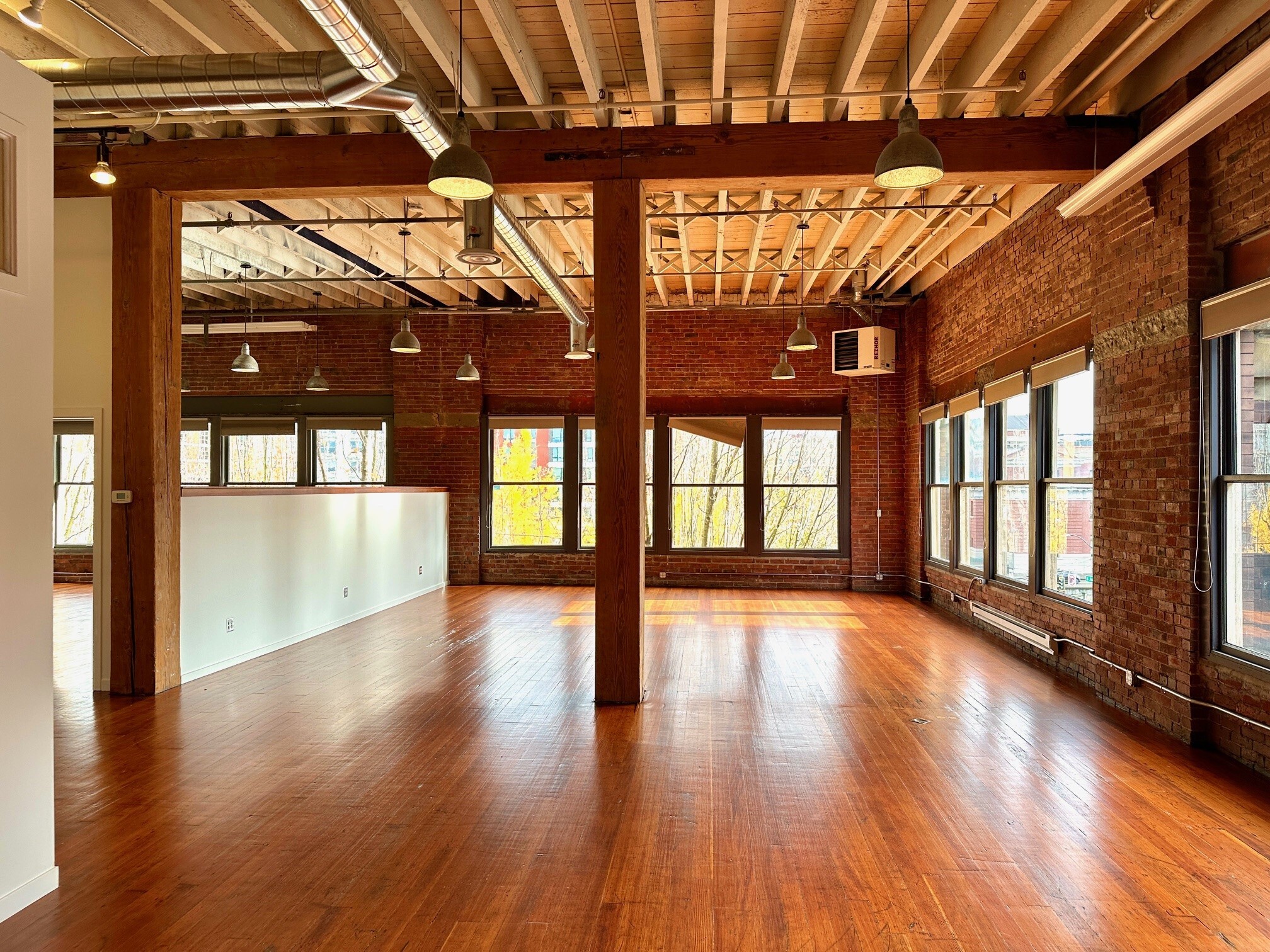 321 3rd Ave S, Seattle, WA for lease Building Photo- Image 1 of 12