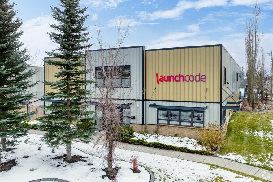 10504 42nd St SE, Calgary, AB for sale - Primary Photo - Image 1 of 1