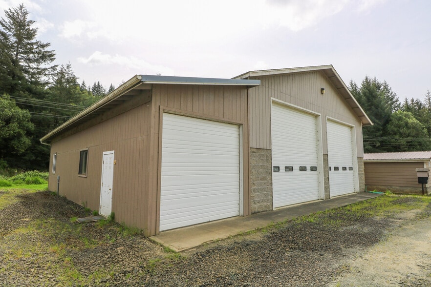 94755 Quiet Valley Ln, Myrtle Point, OR for lease - Building Photo - Image 1 of 24