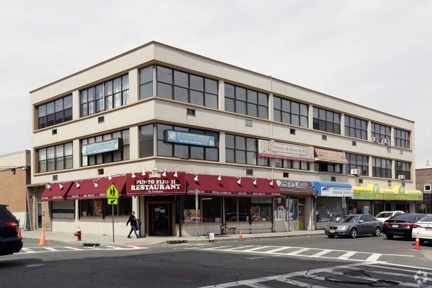 30 HOWE Ave, Passaic, NJ for sale - Primary Photo - Image 1 of 1