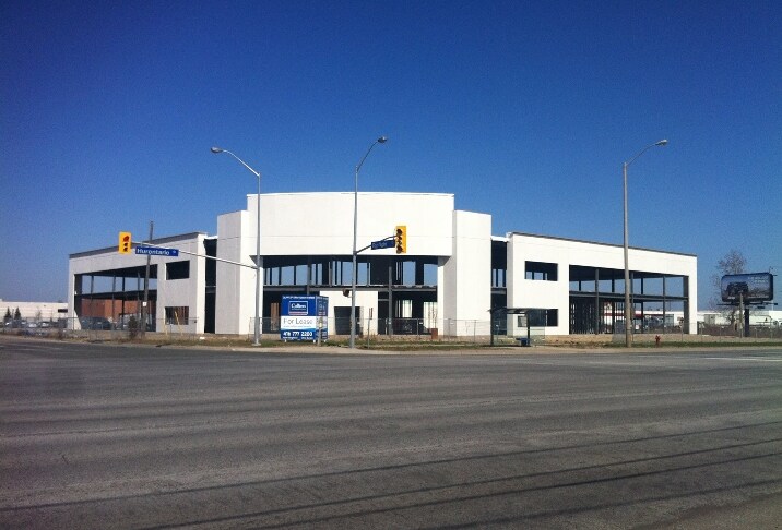 30 Topflight Dr, Mississauga, ON for sale - Building Photo - Image 3 of 6