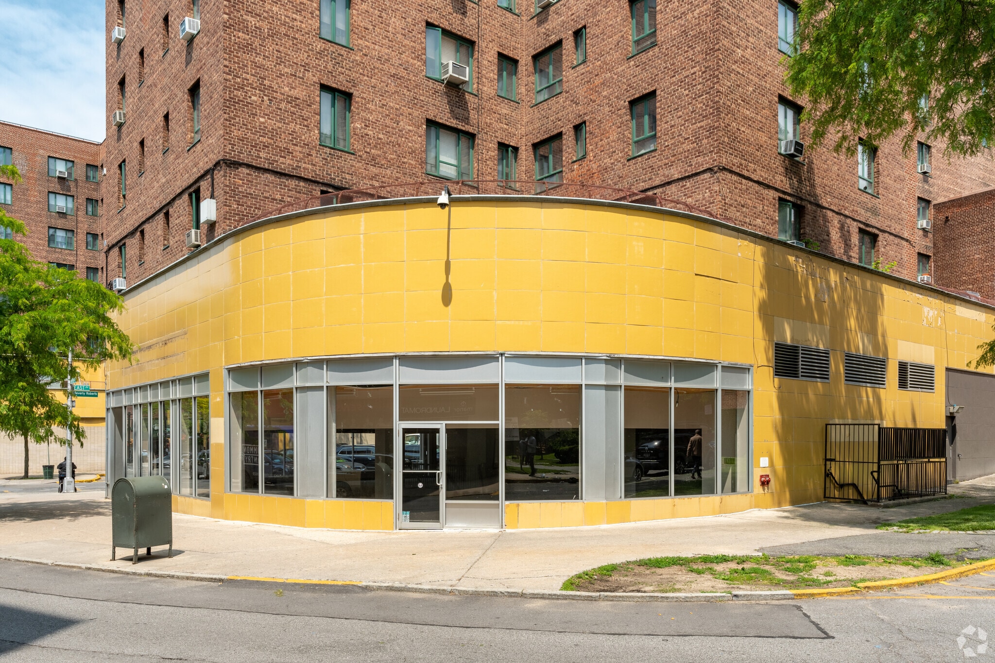 14101491 Metropolitan Ave, Bronx, NY 10462 Parkchester Retail District