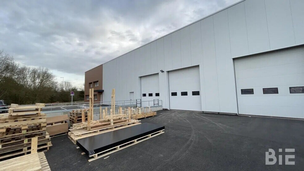 Office in Carbon-Blanc for lease - Building Photo - Image 3 of 7