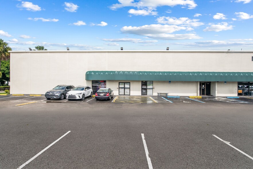 5611 N State Road 7, North Lauderdale, FL for lease - Building Photo - Image 1 of 8