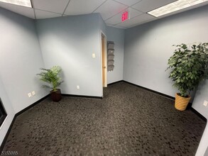 140 Littleton Rd, Parsippany, NJ for lease Interior Photo- Image 2 of 11