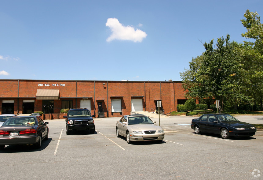 621 Hurricane Shoals Rd, Lawrenceville, GA for lease - Building Photo - Image 3 of 7