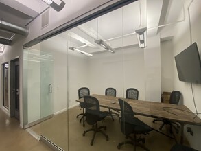 223-225 W 35th St, New York, NY for lease Interior Photo- Image 2 of 4