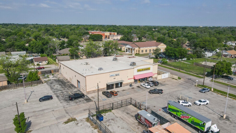3900-3906 Hemphill St, Fort Worth, TX for lease - Building Photo - Image 3 of 5
